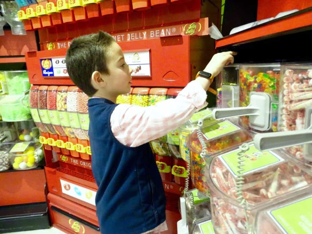 fill your jar at Candy Shop at the Massachusetts Yankee Candle Village