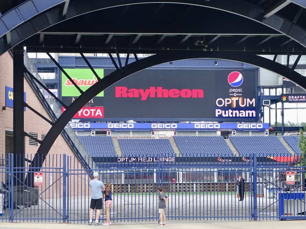 Fans can take photos with the Super Bowl LI Vince Lombardi Trophy this  weekend at The Hall at Patriot Place presented by Raytheon