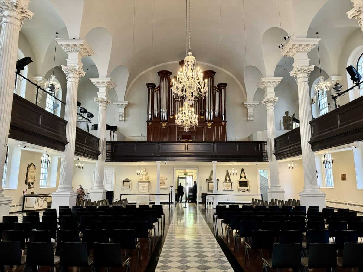 the inside of St Paul's Chapel in NYC