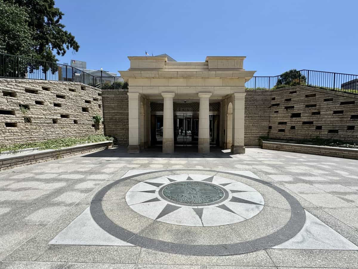 entrance to the Virginia State Capitol in Richmond, VA
